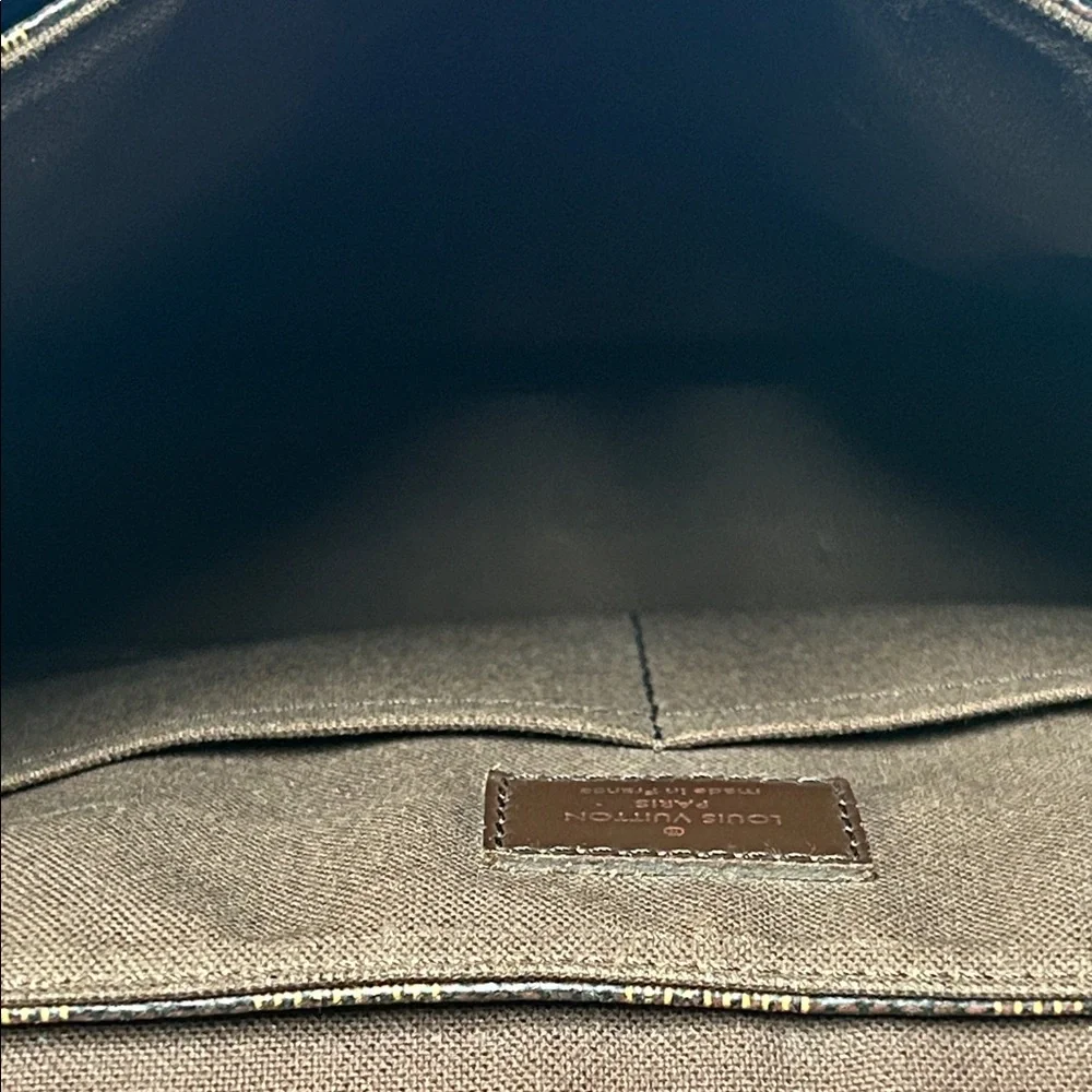 Louis Vuitton Damier Ebene District Messenger crossbody Bag